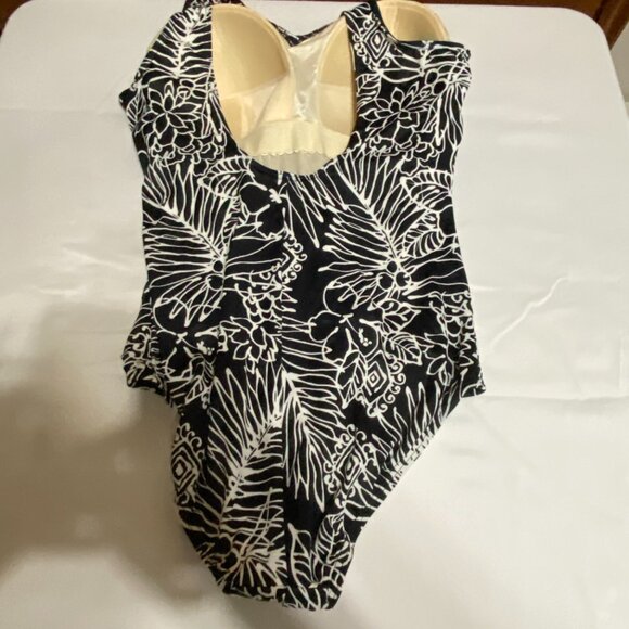 NWOT It Figures! One Piece Ruched Front A10291 24 Black Swimsuit - Picture 5 of 8